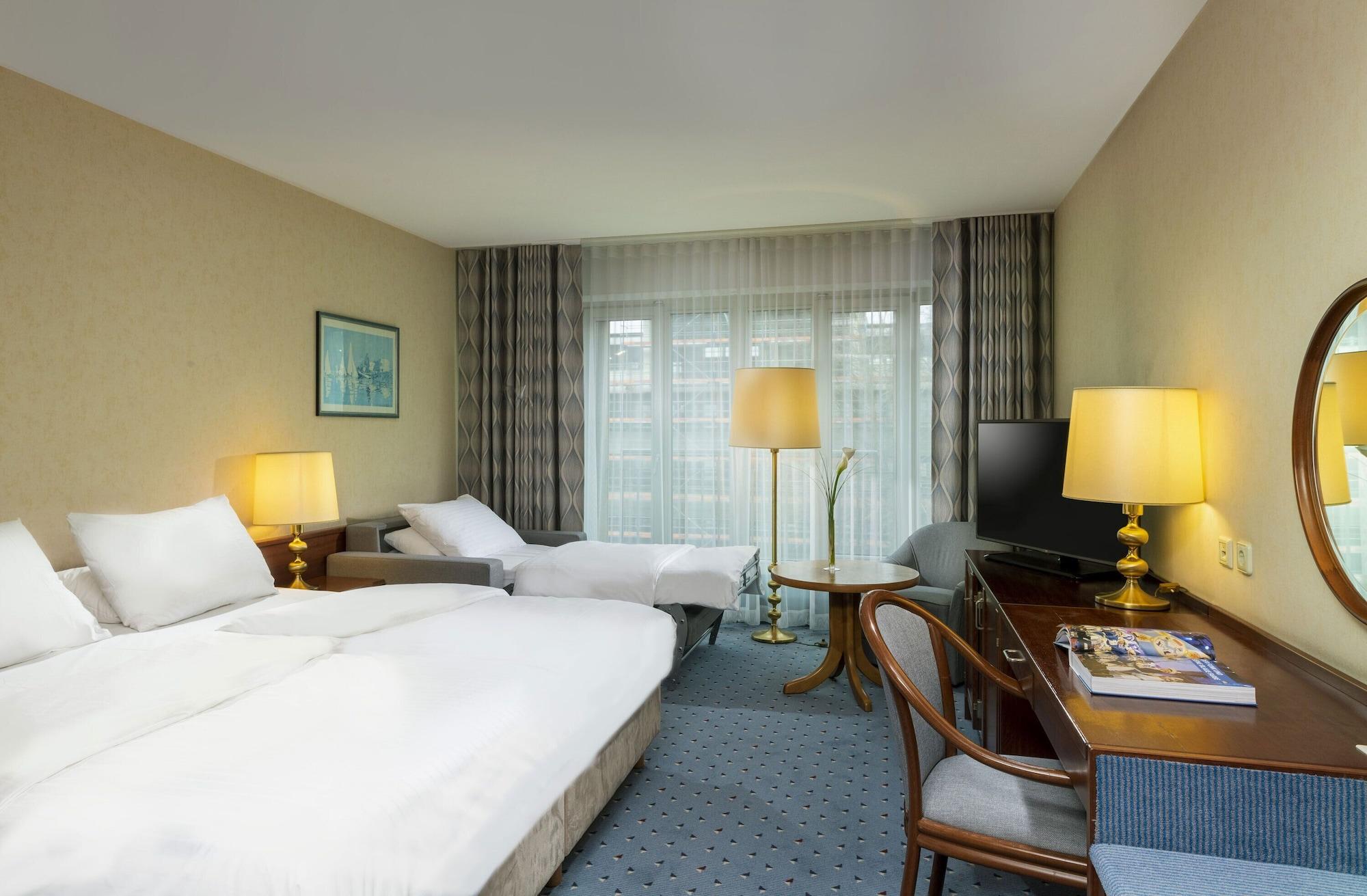 Maritim Hotel Koln Exterior photo Room in the hotel