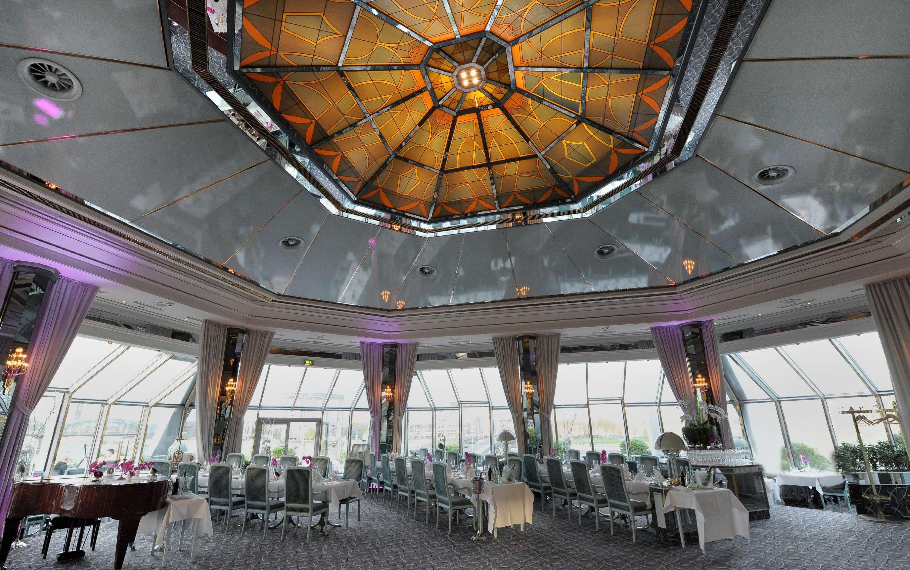 Maritim Hotel Koln Exterior photo The restaurant of the hotel