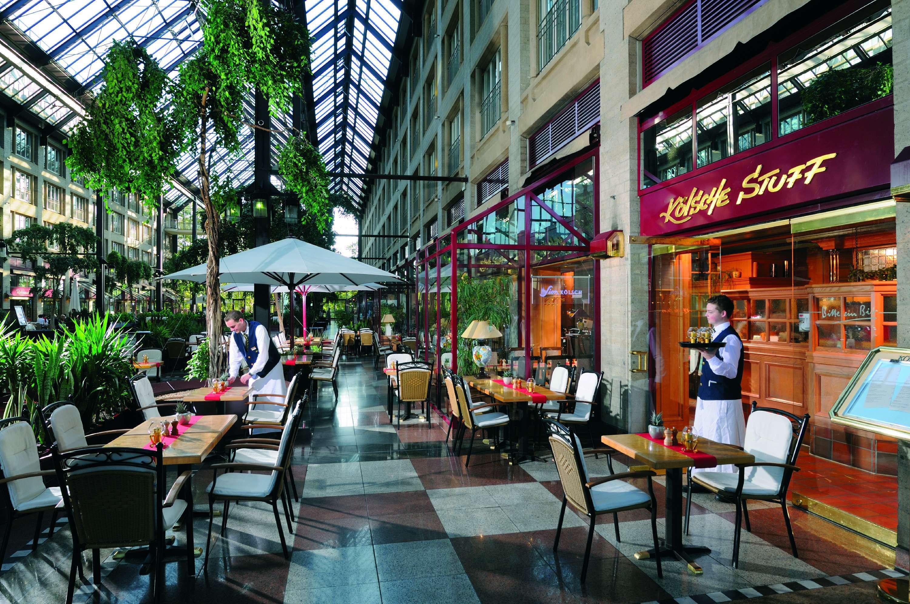 Maritim Hotel Koln Exterior photo The hotel's restaurant