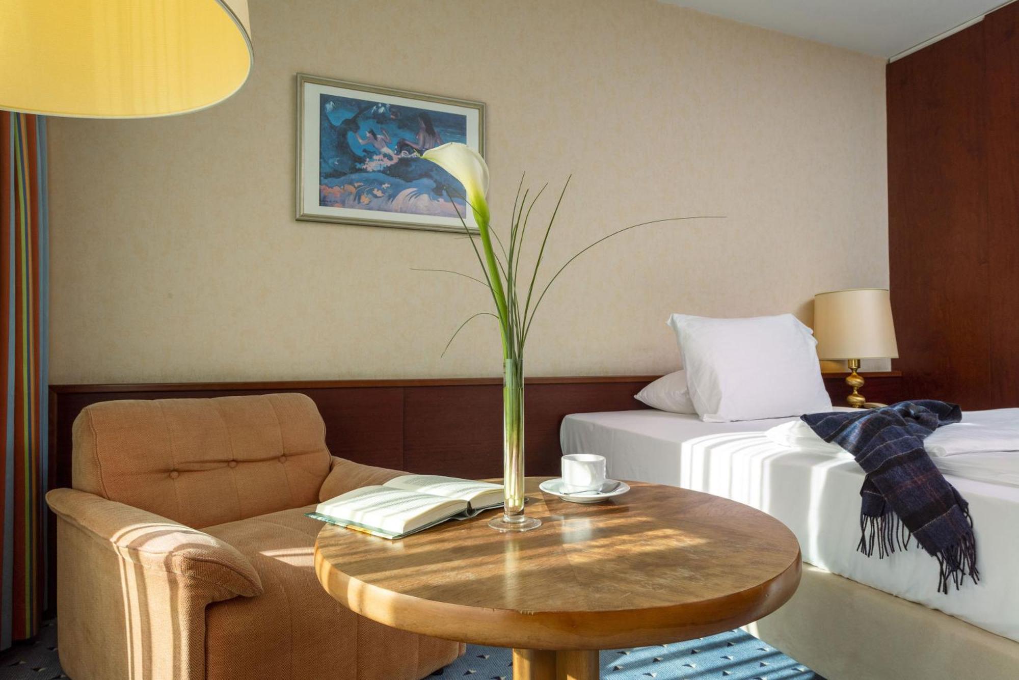 Maritim Hotel Koln Room photo