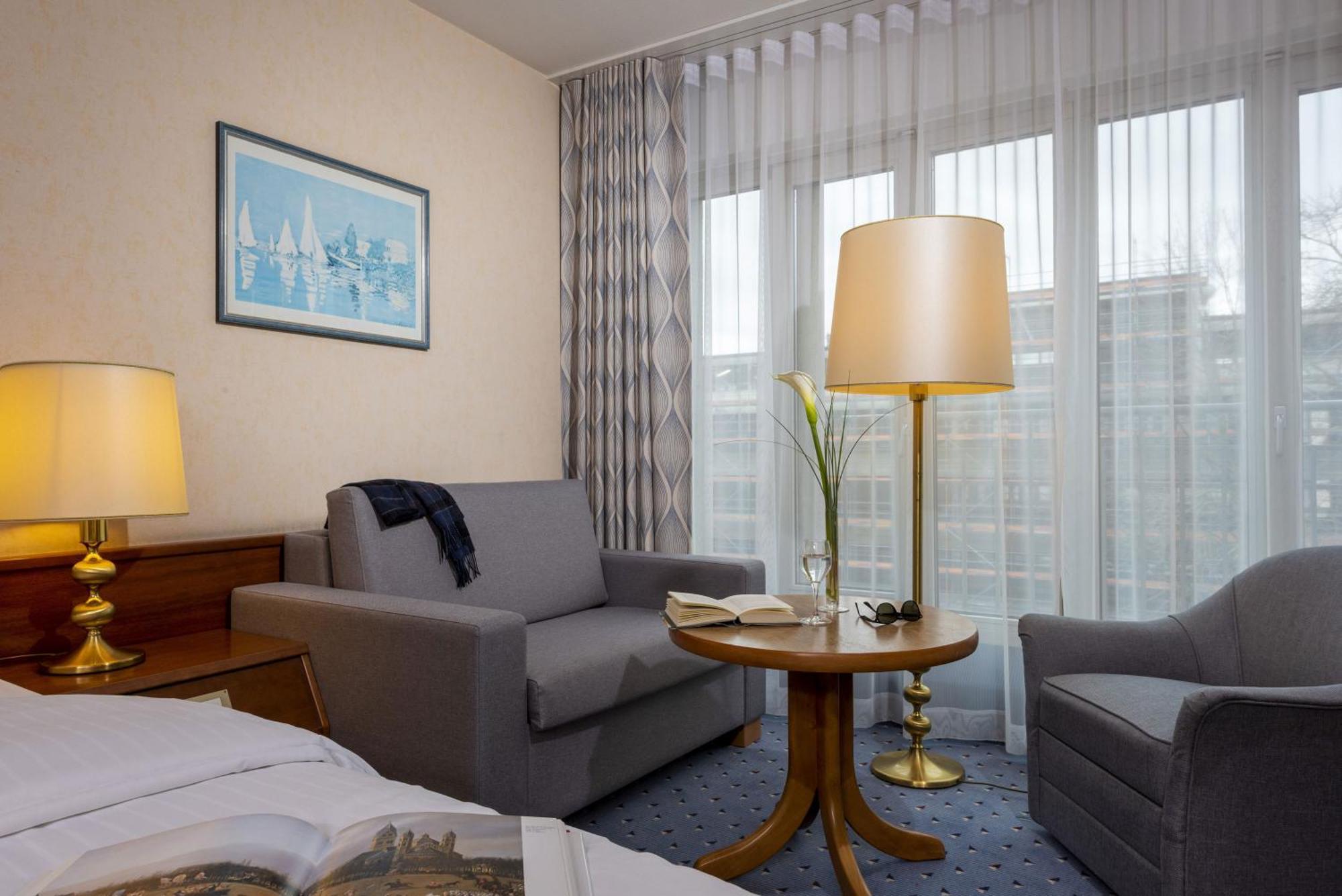 Maritim Hotel Koln Room photo