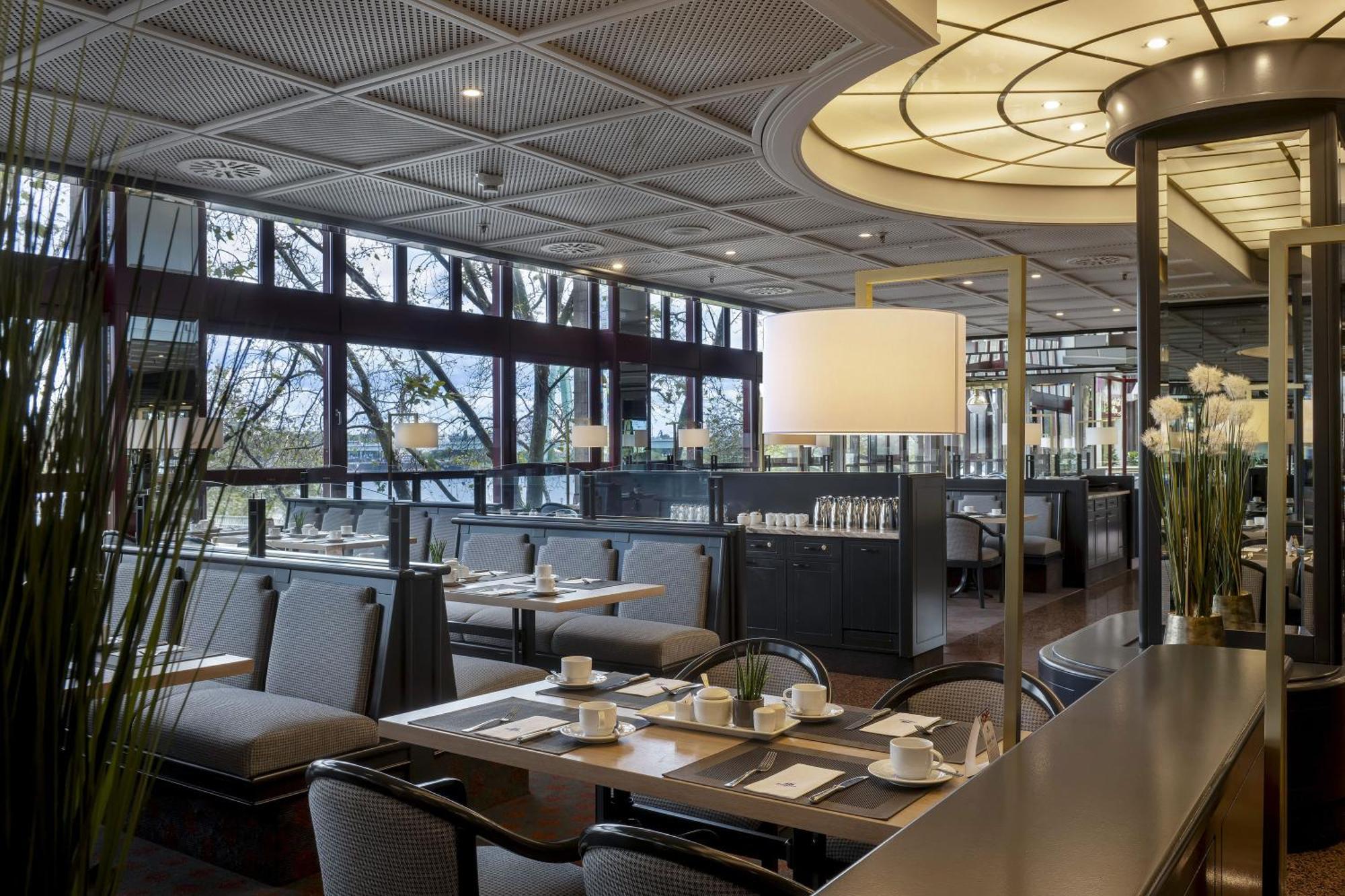 Maritim Hotel Koln Exterior photo The interior of the restaurant