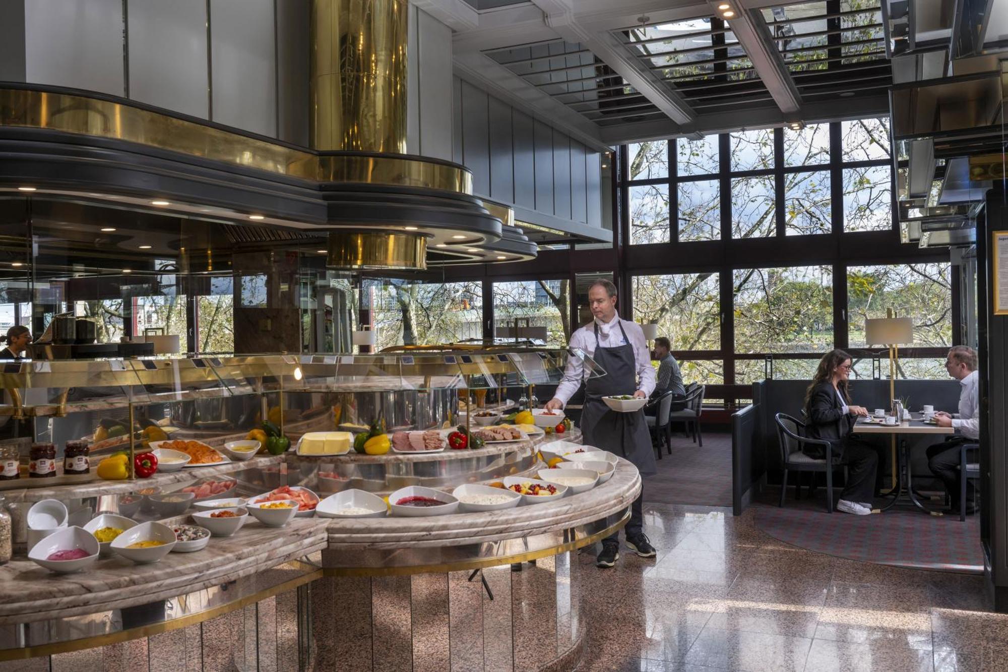 Maritim Hotel Koln Exterior photo Breakfast buffet at the hotel