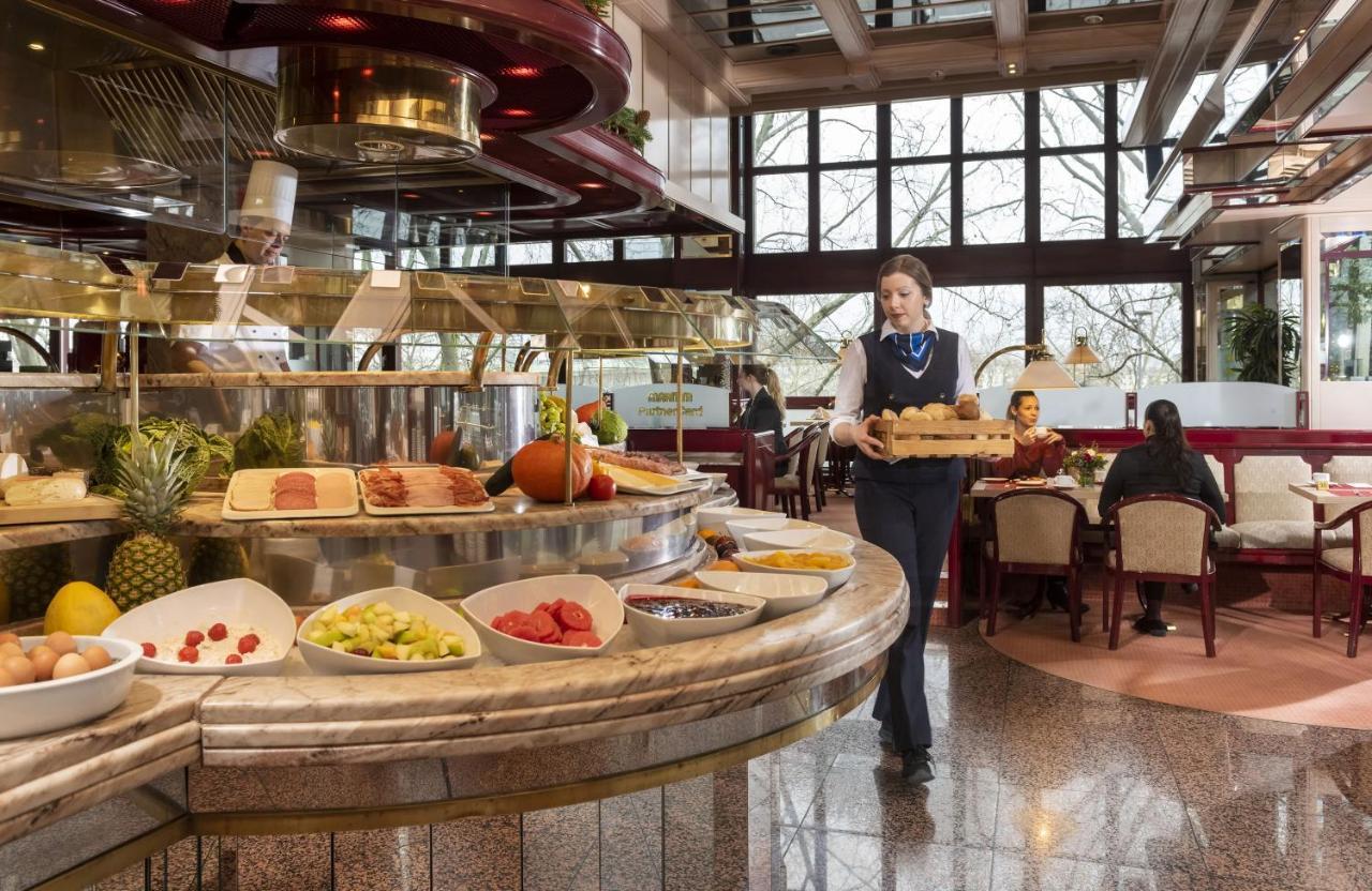 Maritim Hotel Koln Exterior photo Breakfast buffet